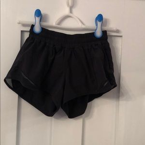 Lululemon hotty hot shorts 2.5”
